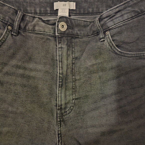 Women's Black Denim Cuff Shorts.Brand H&M. Size 12. Color Black - Picture 3 of 8